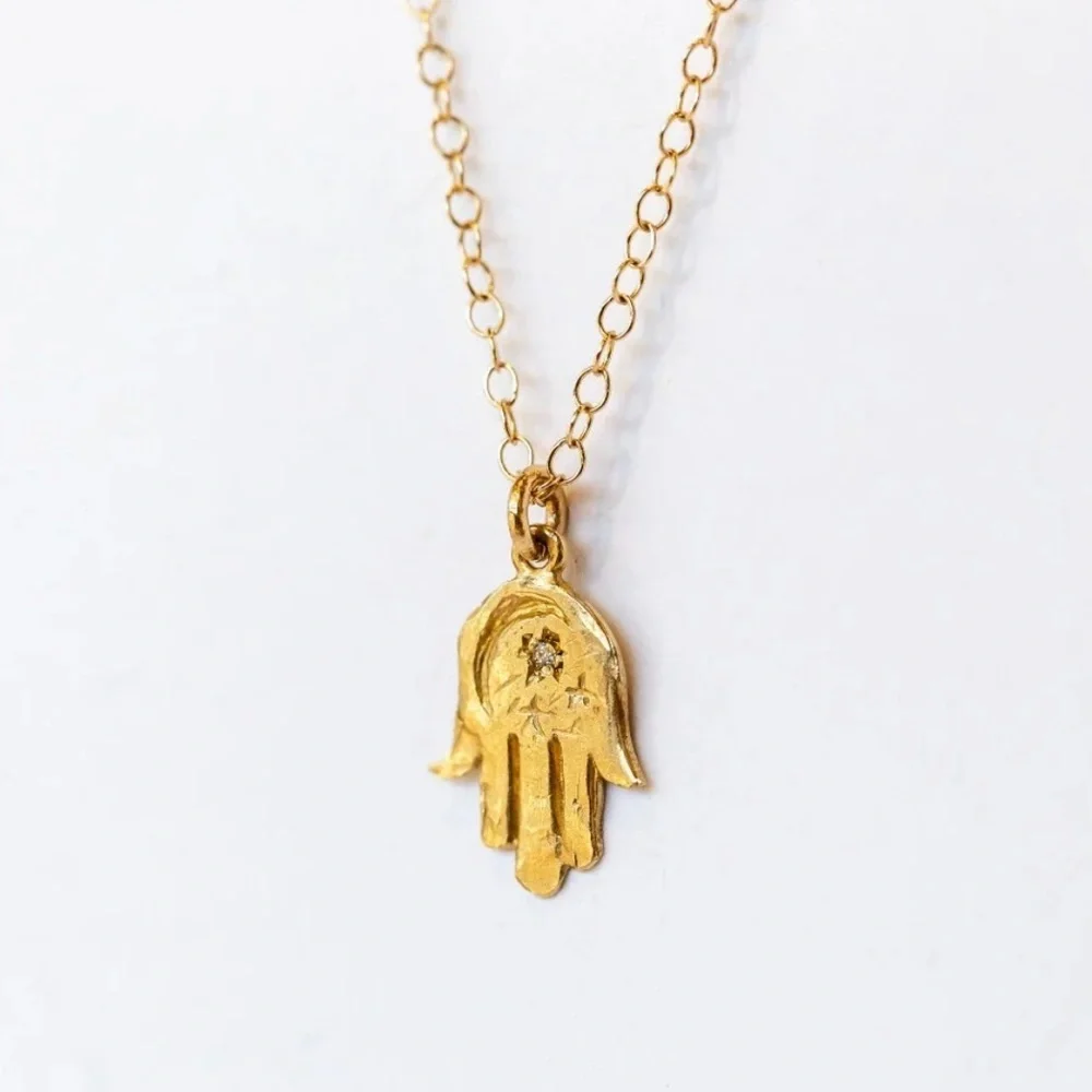 NWOT Victoria Cunningham Hamsa Crescent Moon Necklace